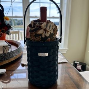 NWOT Longaberger blue wine basket with clear liner and fabric wine bottle bag